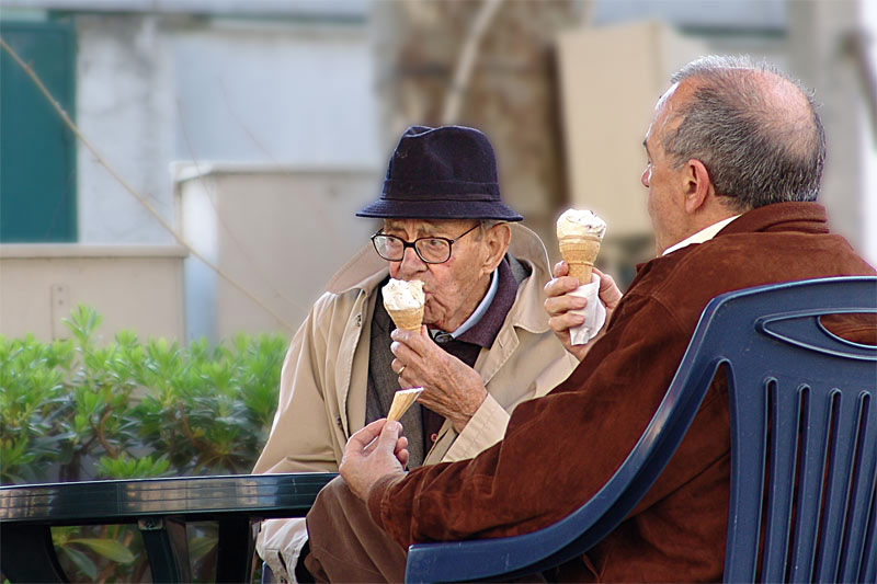 signori-con-gelato.jpg