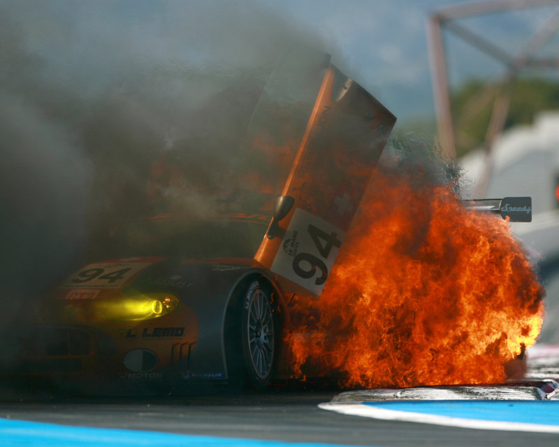 Spyker-in-fire-03-800.jpg