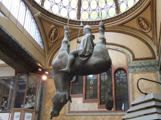 statua-cavallo-morto.jpg