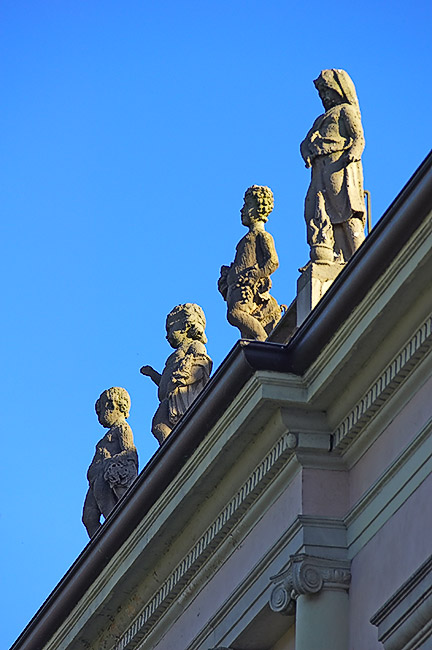 statue.jpg