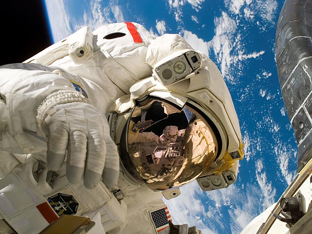 STS-121 EVA.jpg