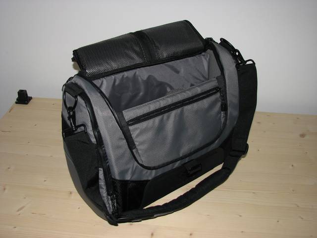 tenba_laptop_courier2.jpg