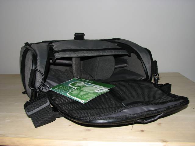 tenba_laptop_courier3.jpg