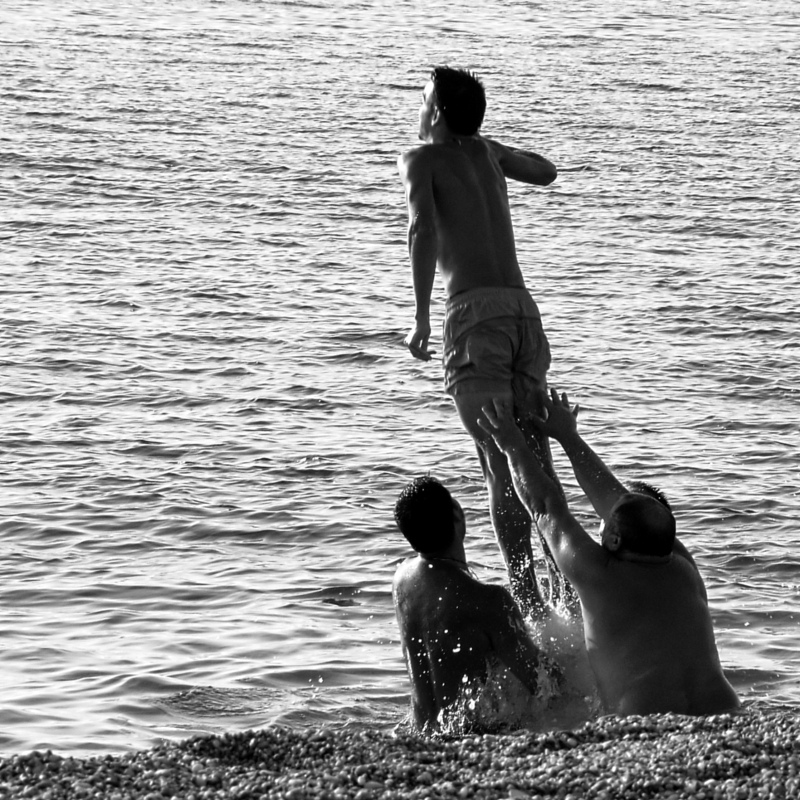 tuffo con lancio BW recut.jpg