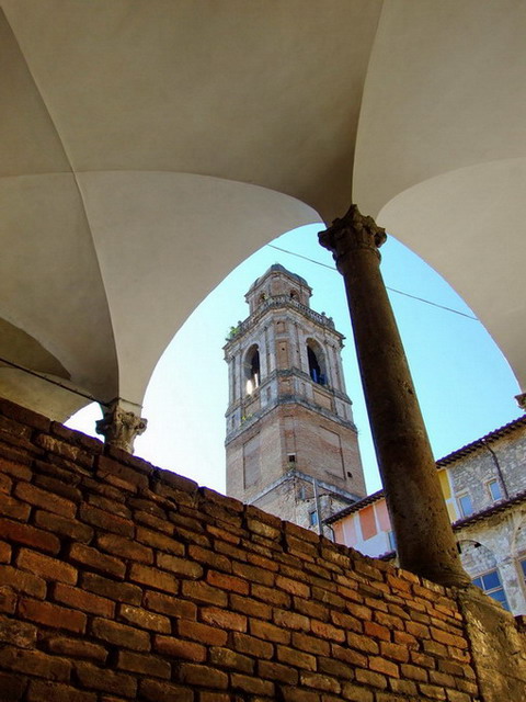 Una chiesa di Assisi-2.jpg
