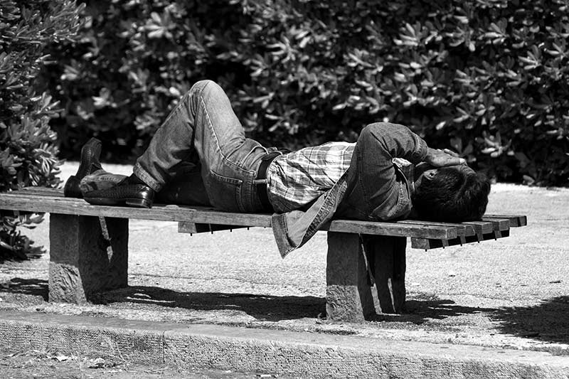 uomo_panchina_01_BW_800.jpg