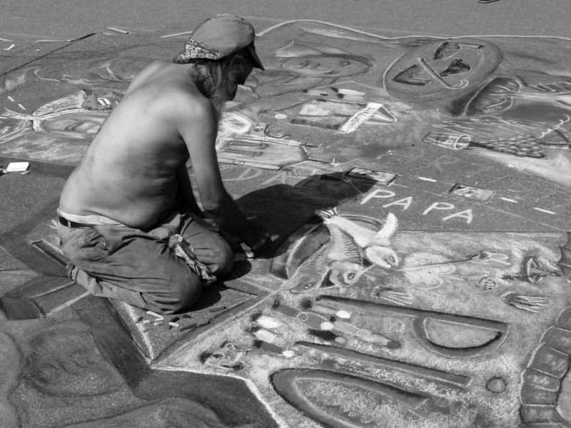 vecchio madonnaro bw.jpg