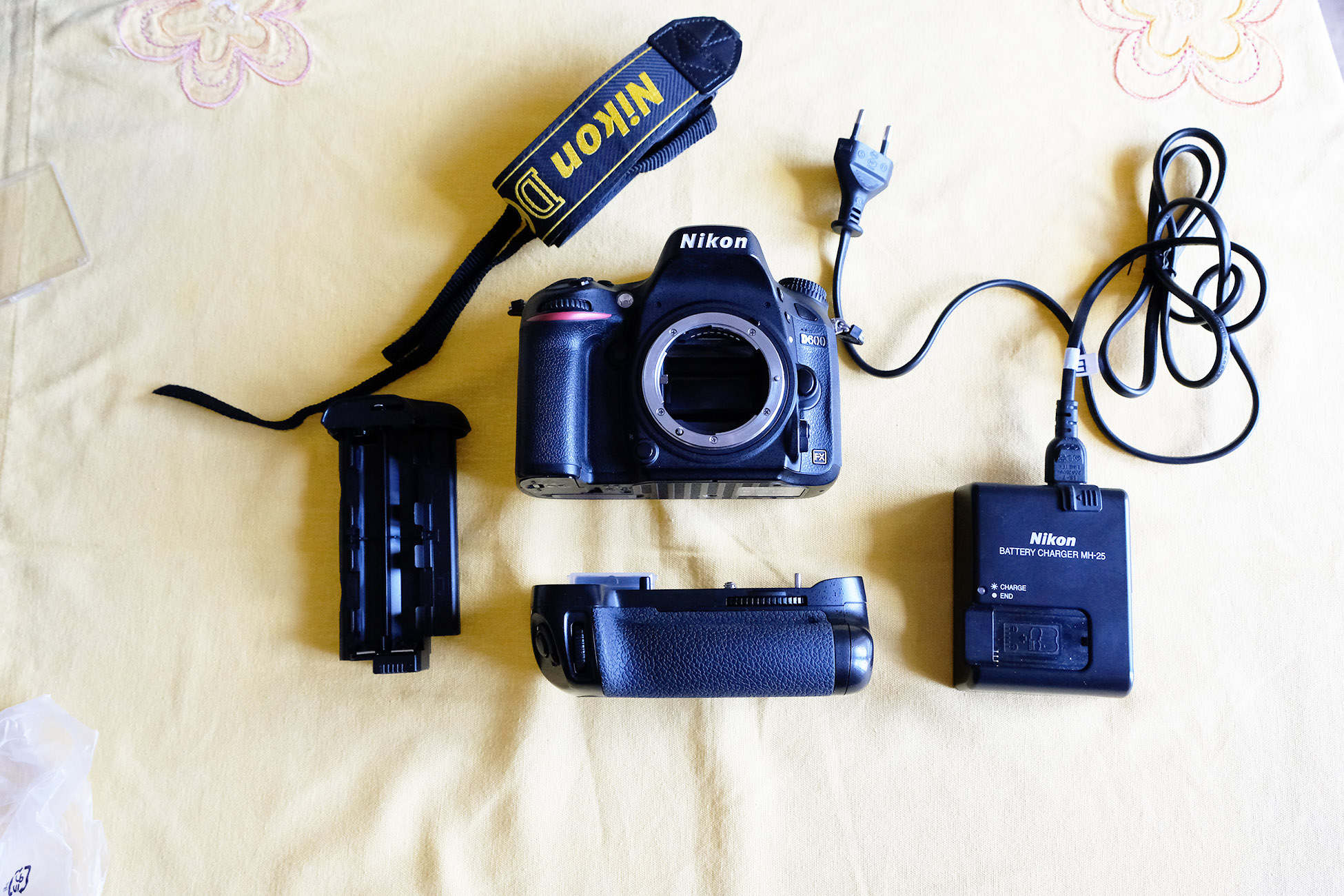 VENDITA-NIKON-D600-E-OBIETTIVI_29lug2019_0130.jpg