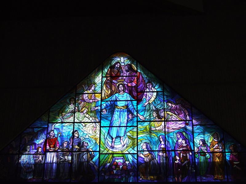 Vetrata-al-santuario-di-Mon.jpg