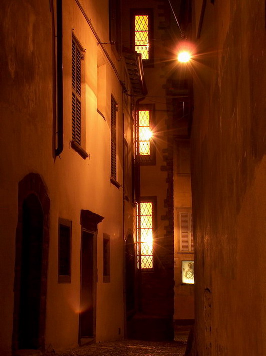 Vicolo piccolo.jpg