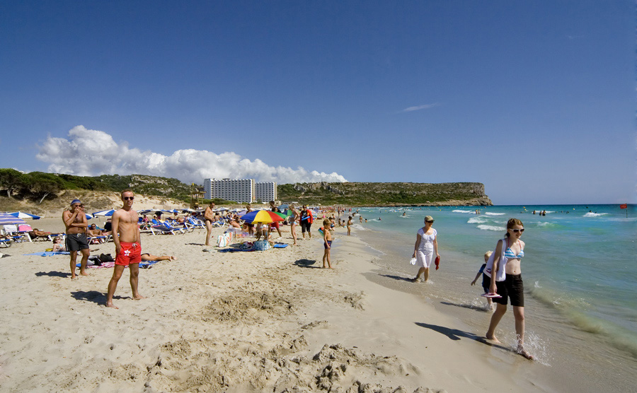 vita-da-spiaggia-a-son-bou.jpg