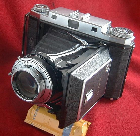 Zeiss_524_2_6x9_Mess_Ikonta_3_5_Novar__2.jpg